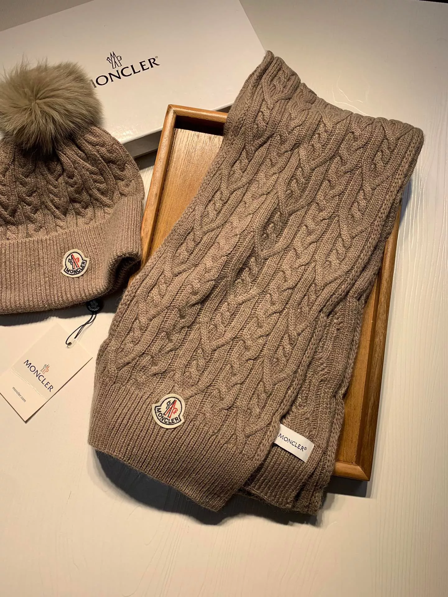 moncler hat and echapres set s_127a7aa1